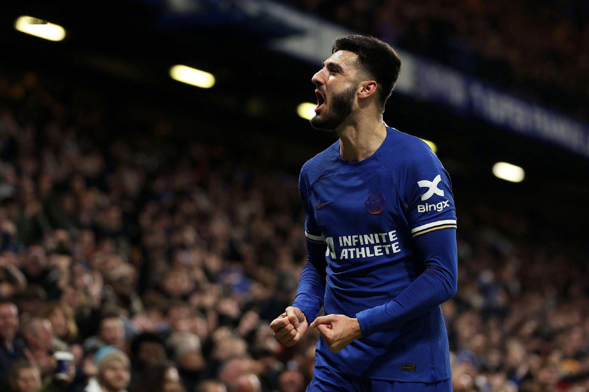 葡萄牙体育训练开放日，今夜扳平良机引欢呼，足总杯在即，年轻球员得到机会 