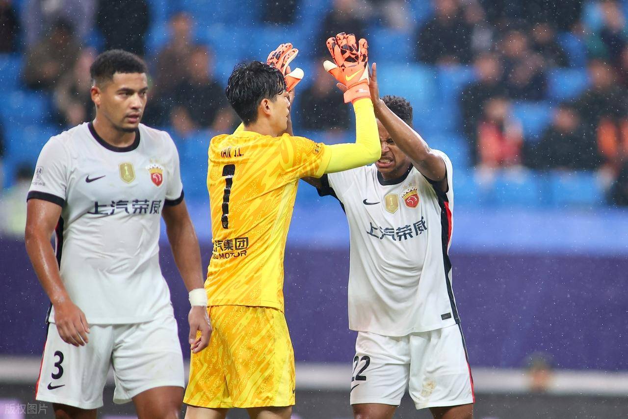 武汉三镇迎亚冠关键赛;今晨迎来里程碑;气氛紧张;球探报告显示潜力 武汉三镇迎亚冠关键赛;今晨迎来里程碑;气氛紧张;球探报告显示潜力