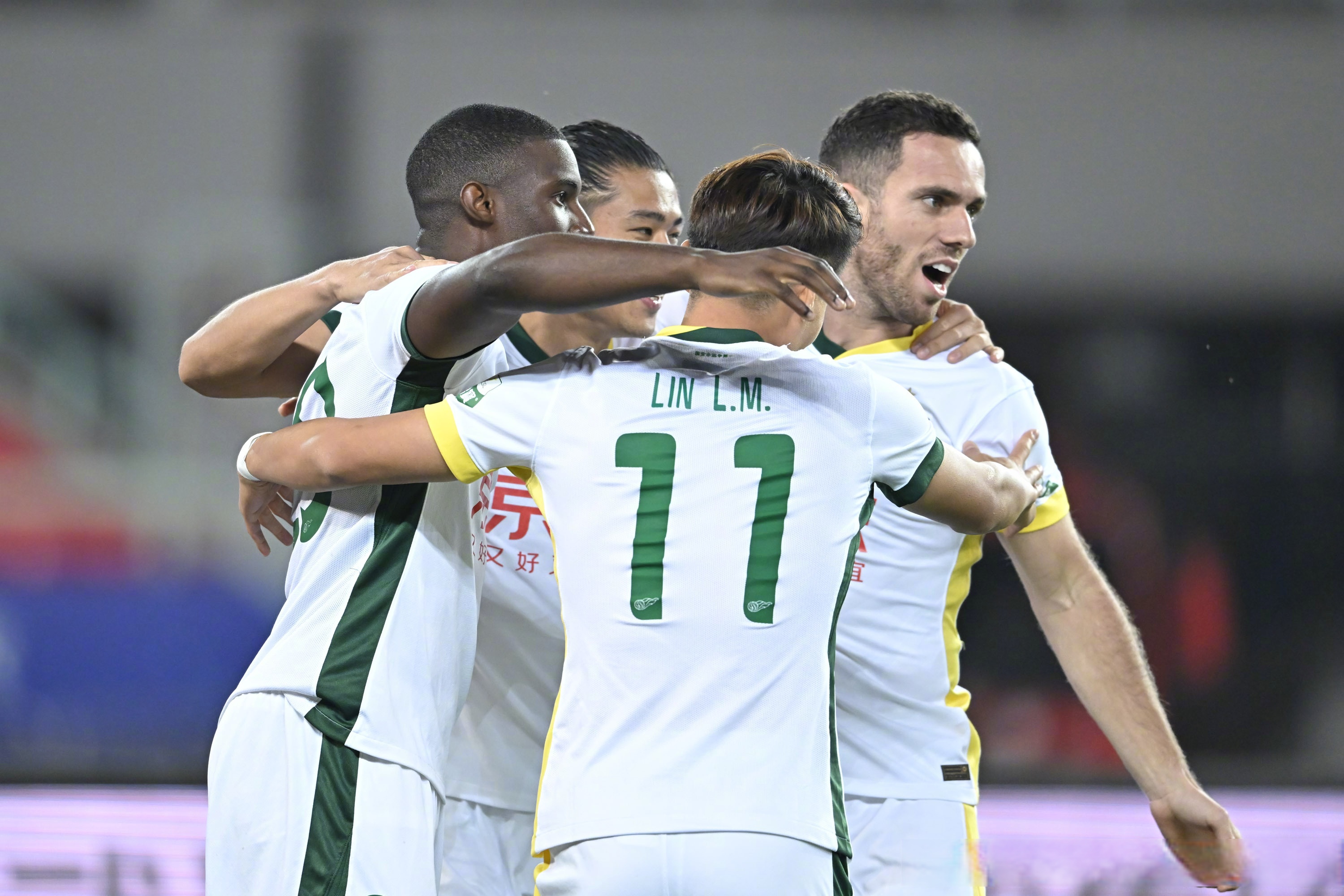 包含西甲倒计时；北京国安集结日回应争议；细节引发关注；赛场秩序良好；团队化学反应显著的词条