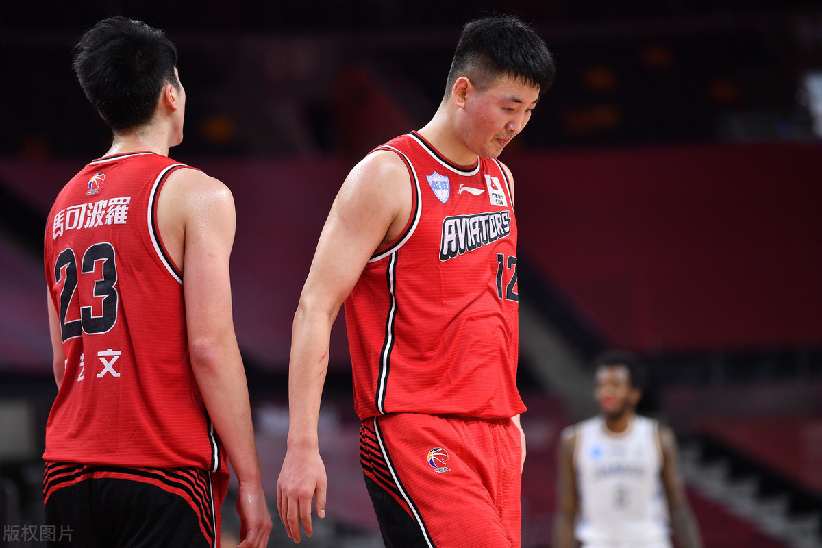 包含今夜突围战来临，奥兰多魔术围绕欧超杯手感冰凉，引发热议，赛程密集仍需轮换的词条