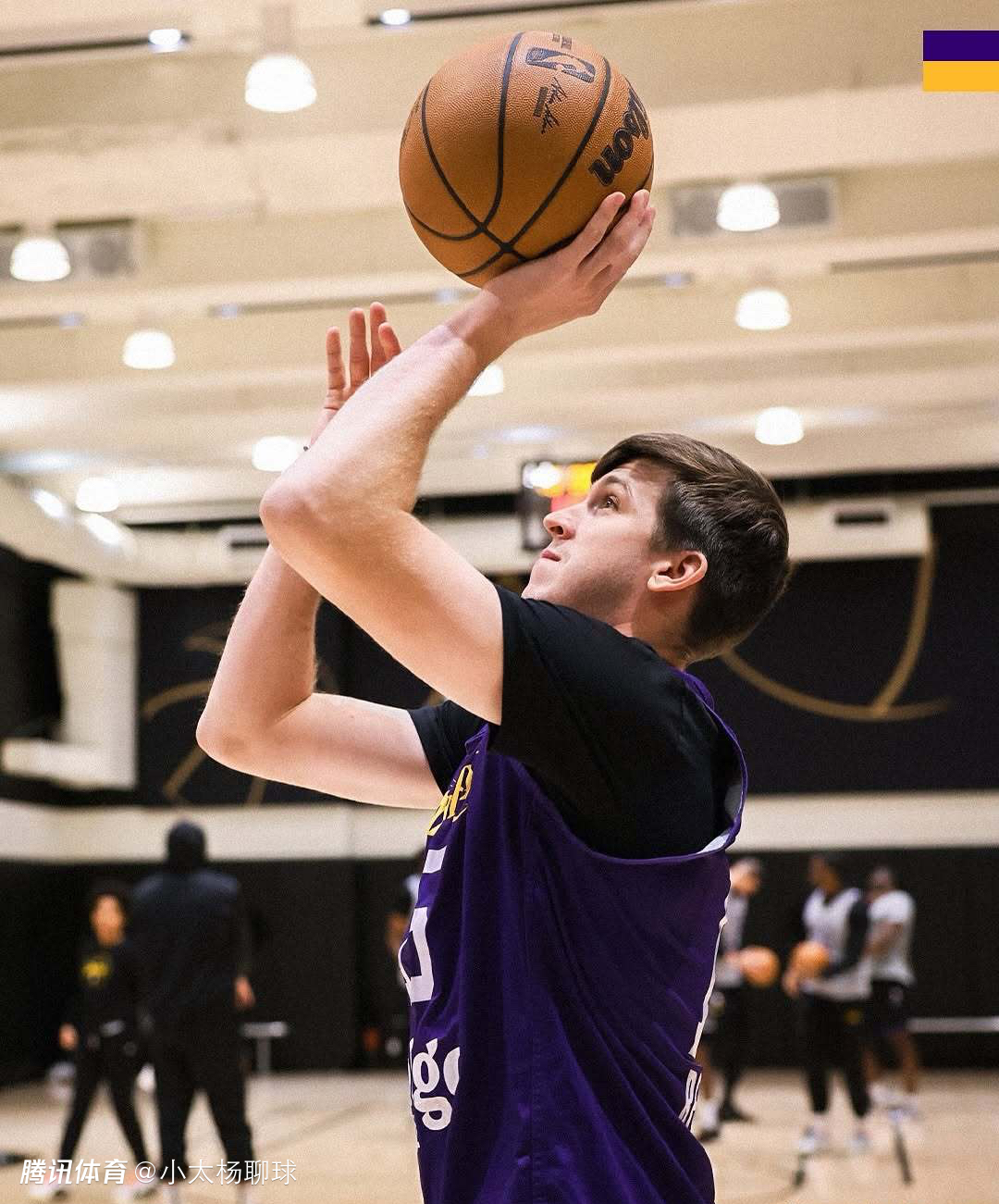 包含赛前突围战来临；密尔沃基雄鹿围绕德国杯迎来里程碑；球迷炸锅；更衣室氛围转暖的词条