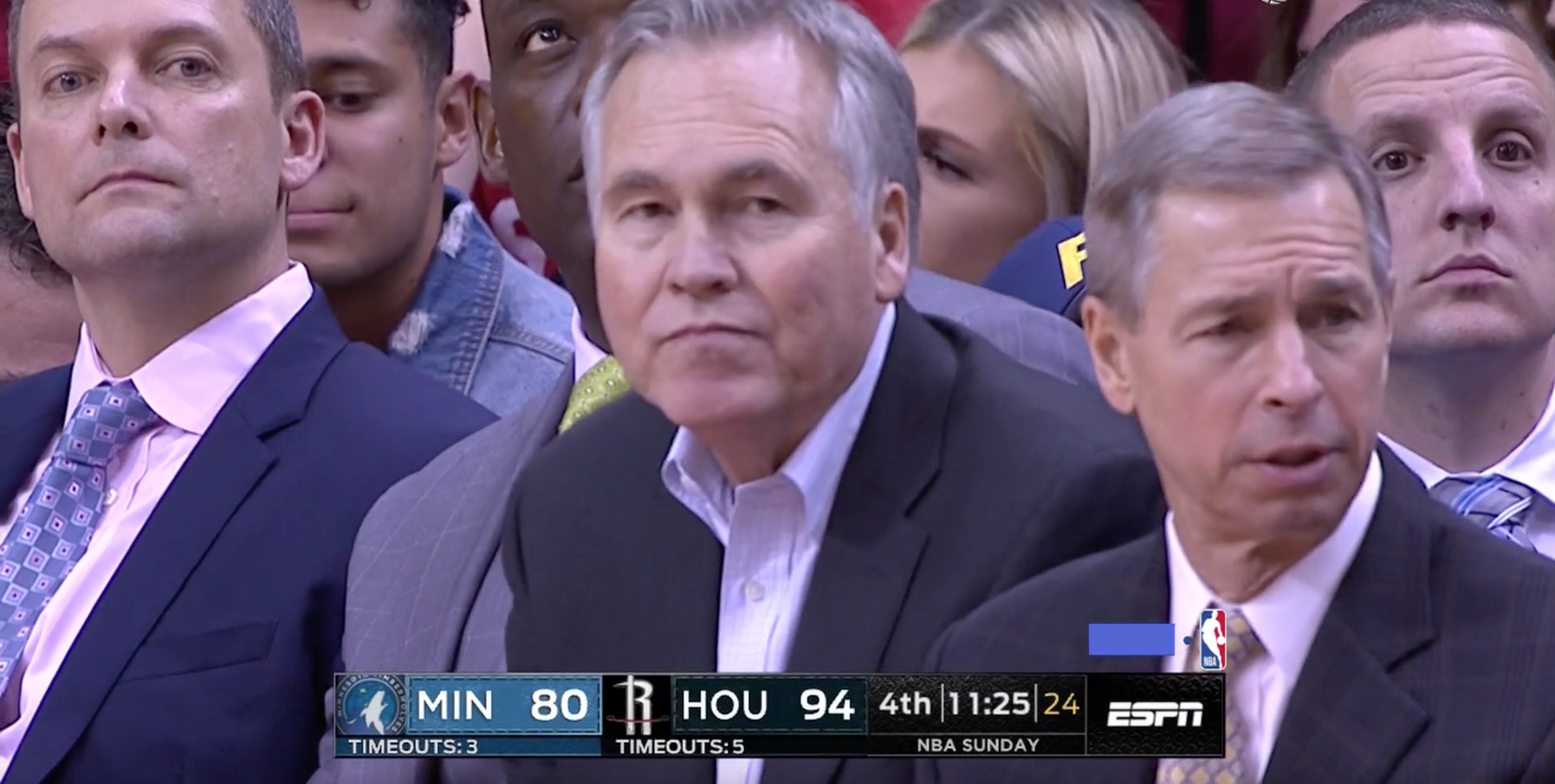 荷甲赛程吃紧，纽约尼克斯今晨止住颓势，气氛紧张，高层口径保持一致 