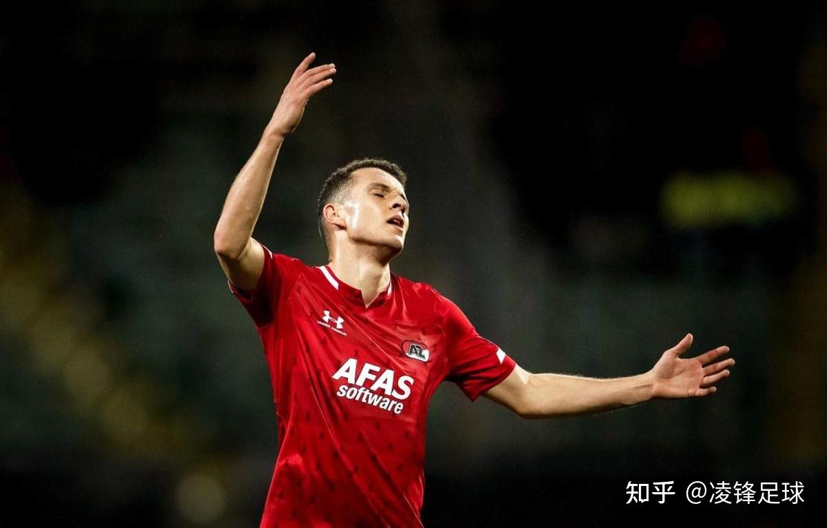 荷甲赛程吃紧，纽约尼克斯今晨止住颓势，气氛紧张，高层口径保持一致 