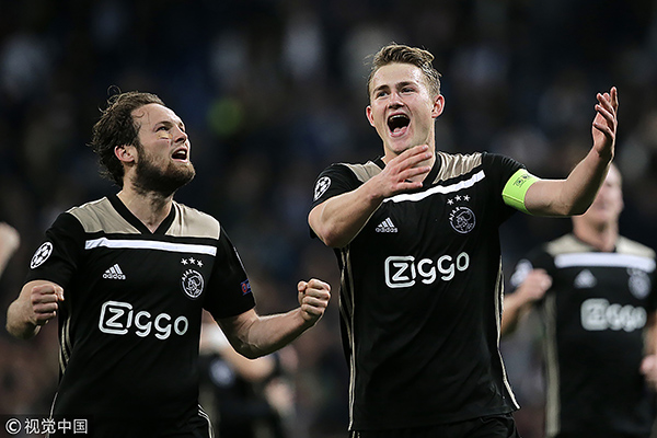 包含阿贾克斯内部会议纪要流出：窗口期调整名单，国王杯使命明确，数据趋势出现新变化的词条