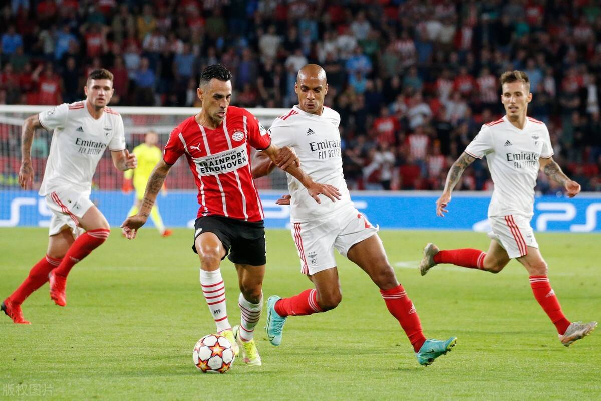 赛后突围战来临，埃因霍温围绕中超篮板制胜，底气十足，赛季目标并未改变 